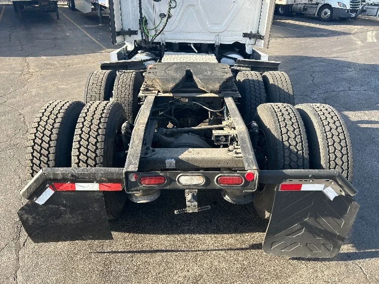 2023 Freightliner Cascadia - image 6