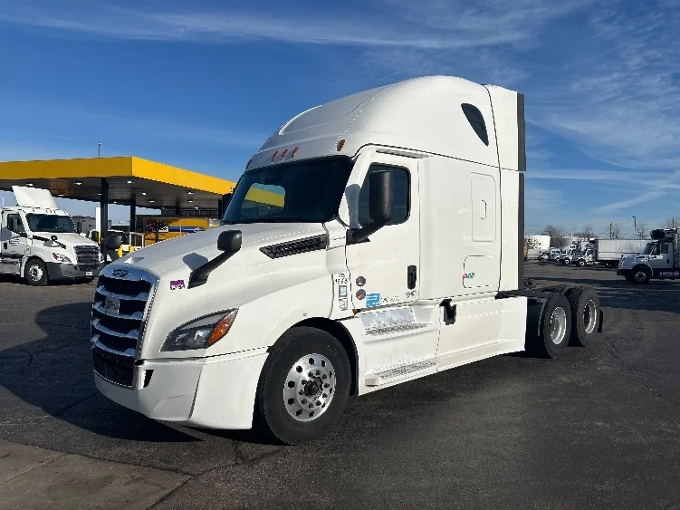 2023 Freightliner Cascadia - image 3
