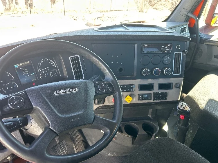 2020 Freightliner Cascadia - image 10