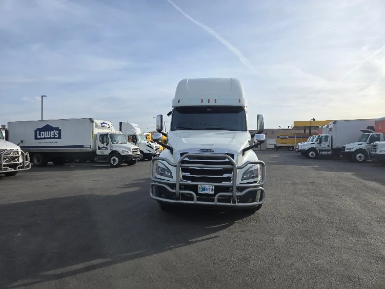 2020 Freightliner Cascadia in Spokane Valley, WA — photo 2