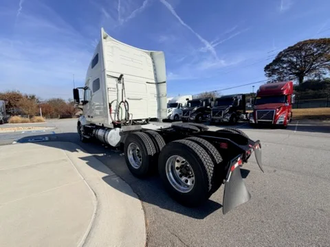2023 Volvo VNL 760 - image 5