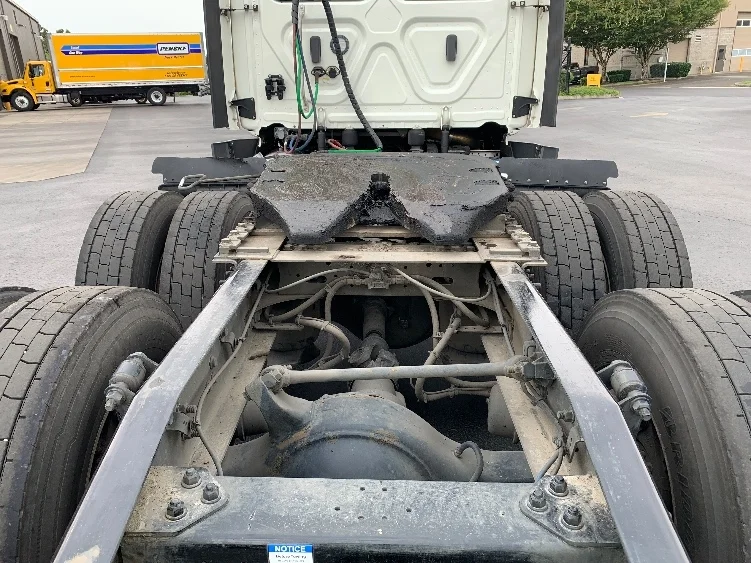 2019 Freightliner Cascadia - image 6