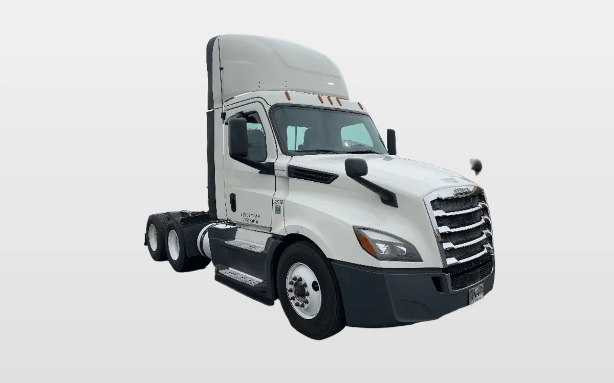 2019 Freightliner Cascadia - image 1