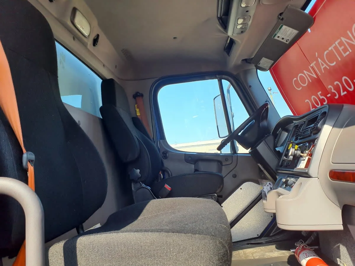 2017 Freightliner M2 106 - image 10