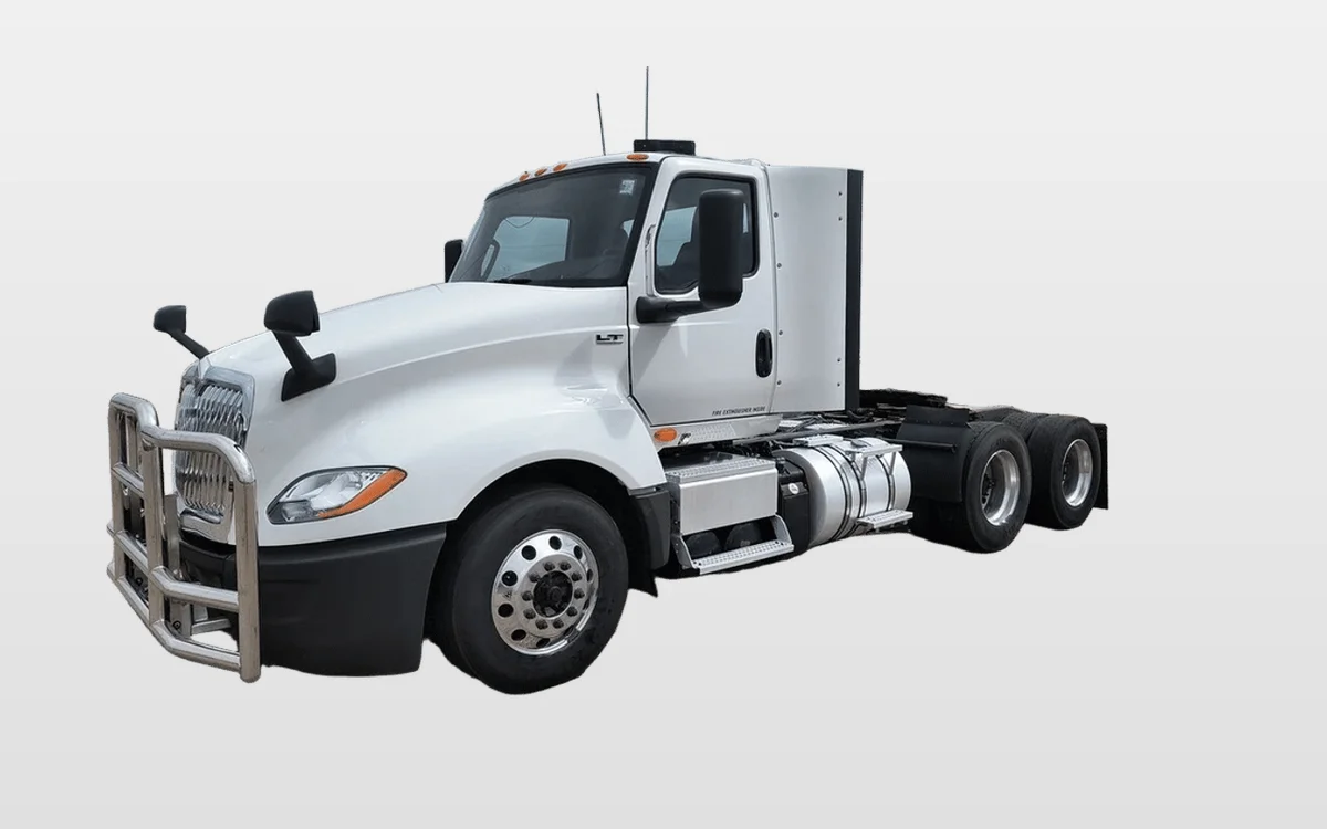 2018 International LT - image 1