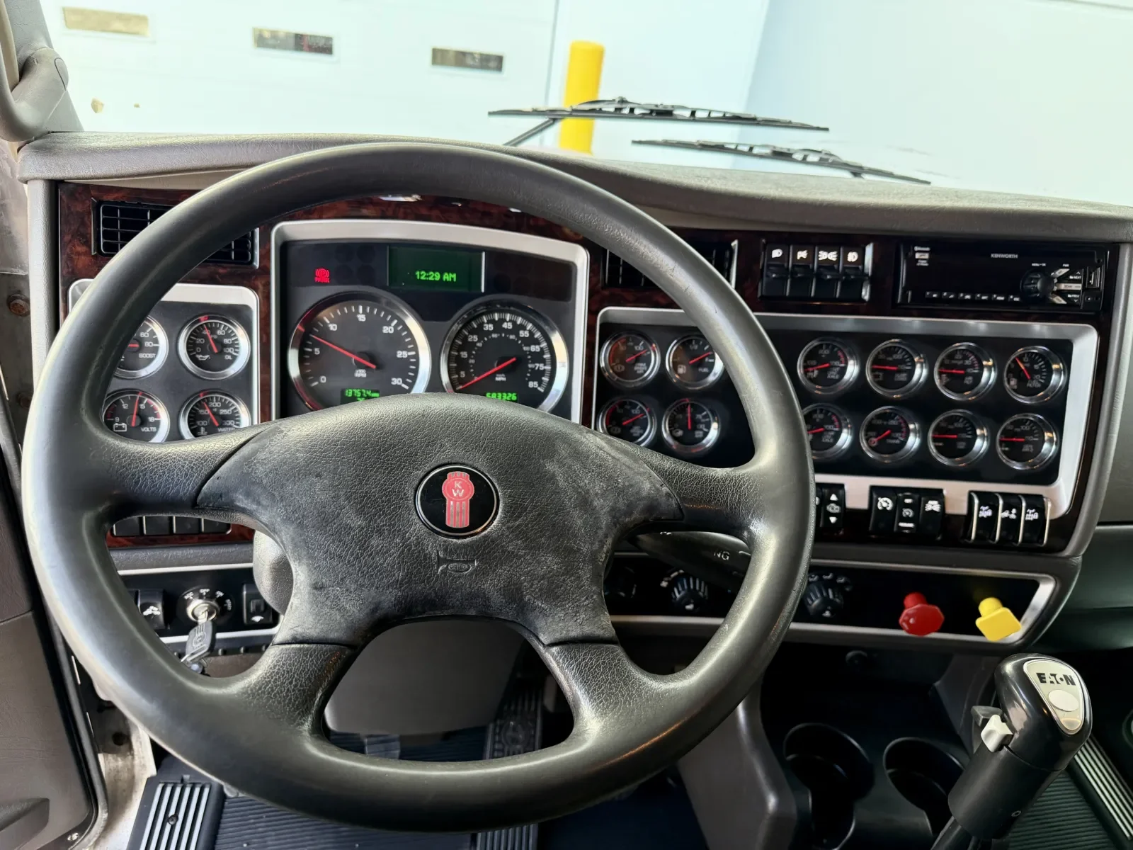 2016 Kenworth T800 - image 16
