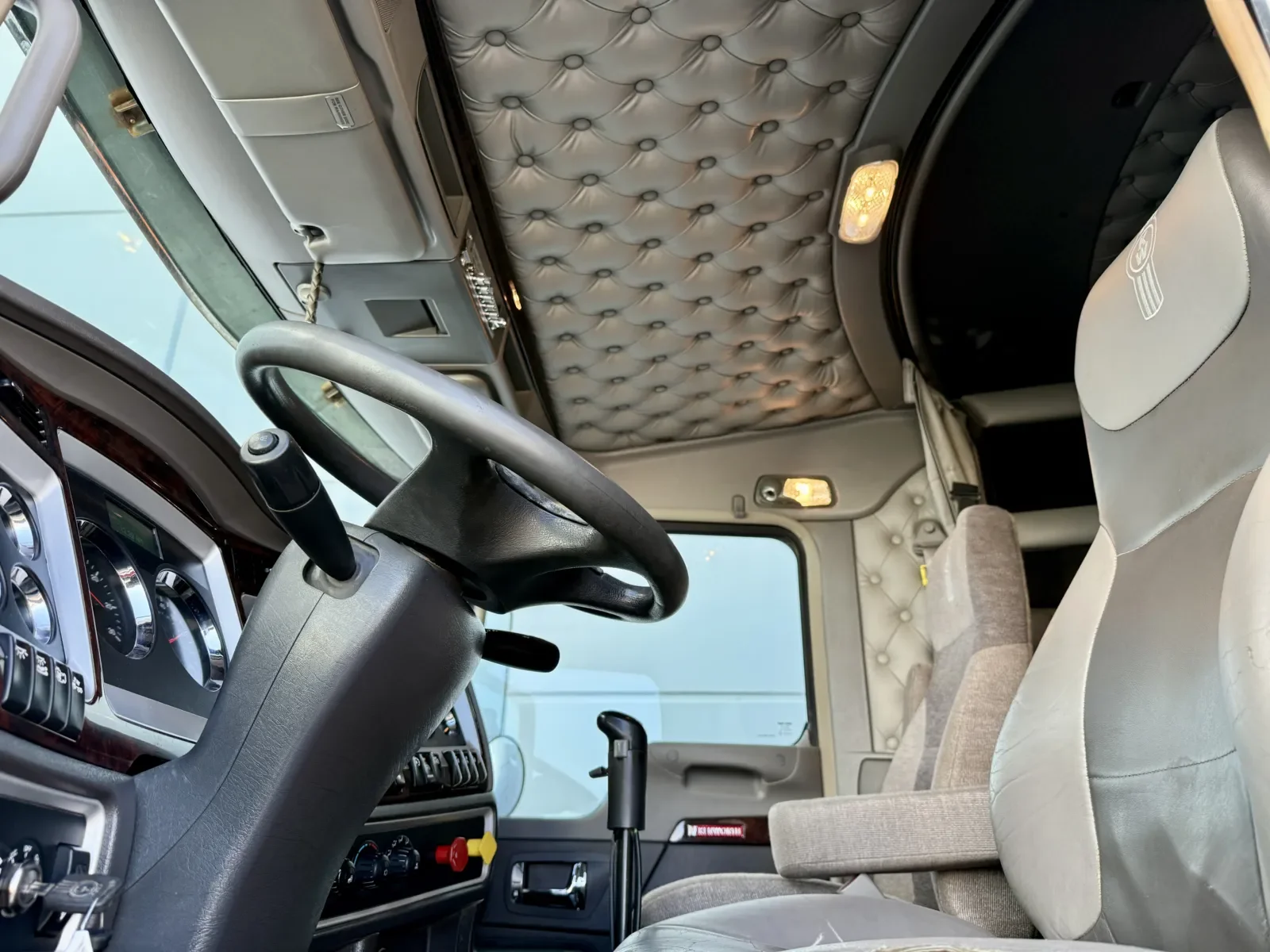 2016 Kenworth T800 - image 14