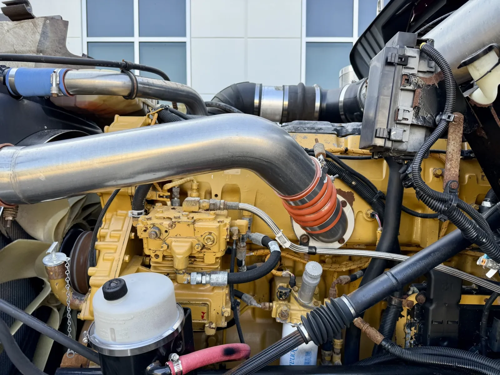 2016 Kenworth T800 - image 12