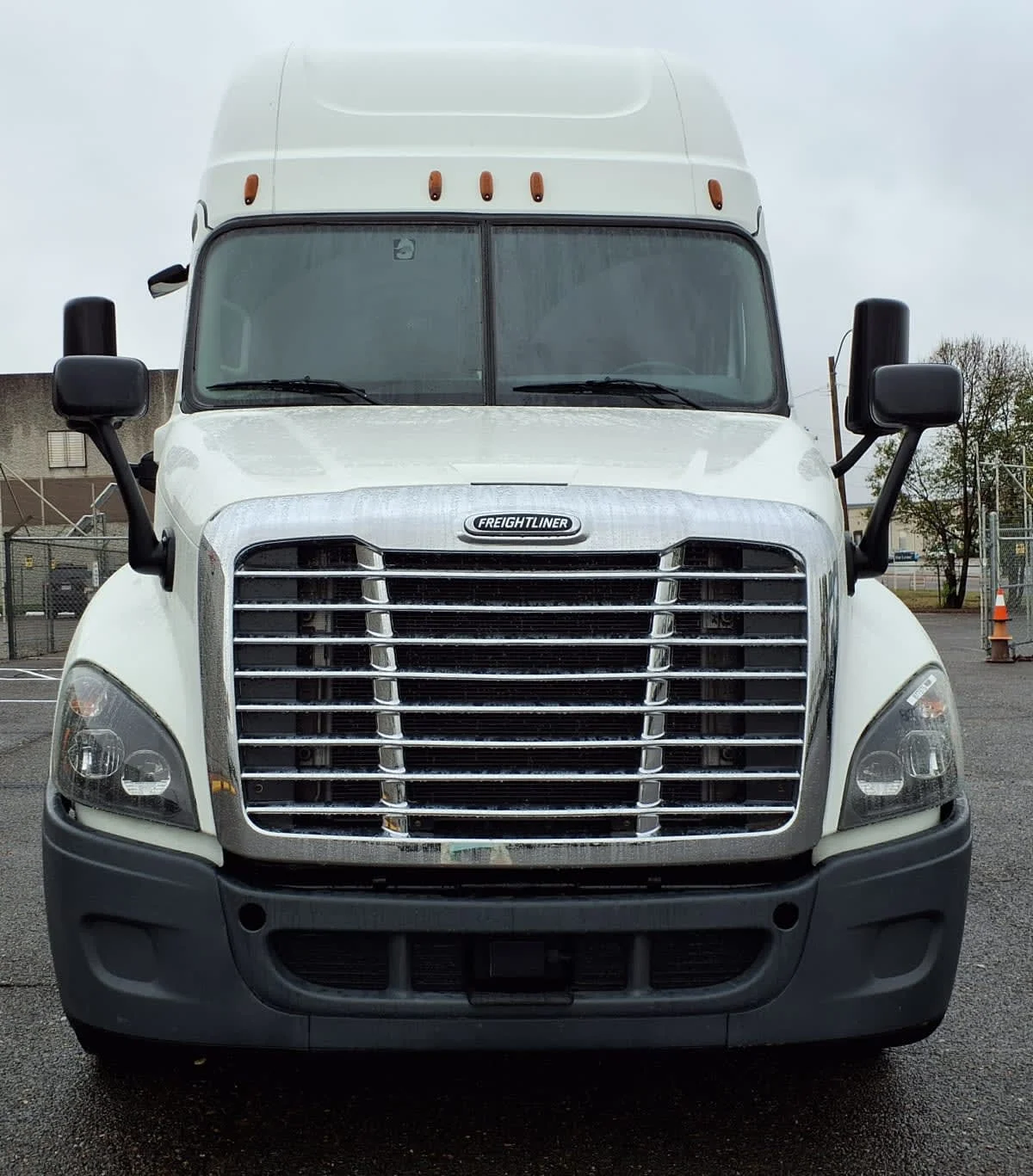 2020 Freightliner Cascadia - image 2