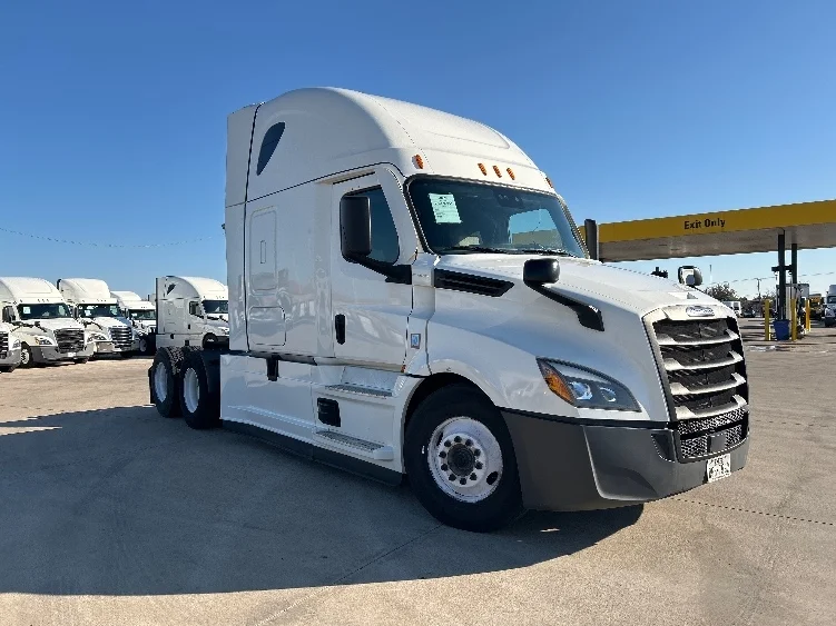 2022 Freightliner Cascadia in Arlington, TX