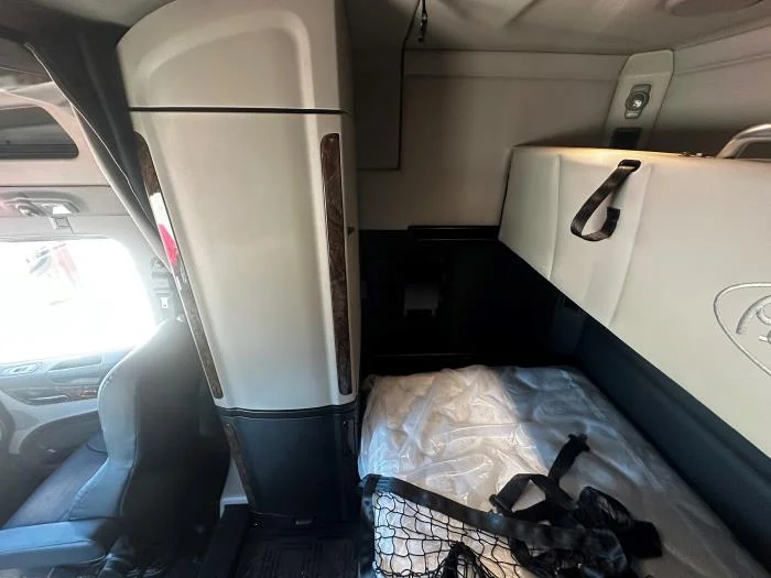 2026 Peterbilt 589 — photo 33