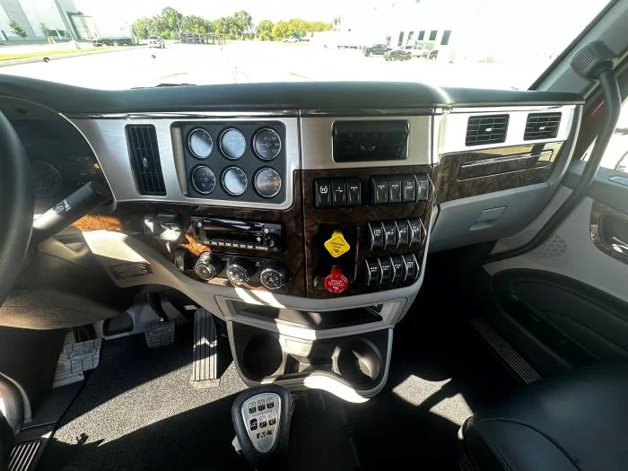 2026 Peterbilt 589 — photo 27