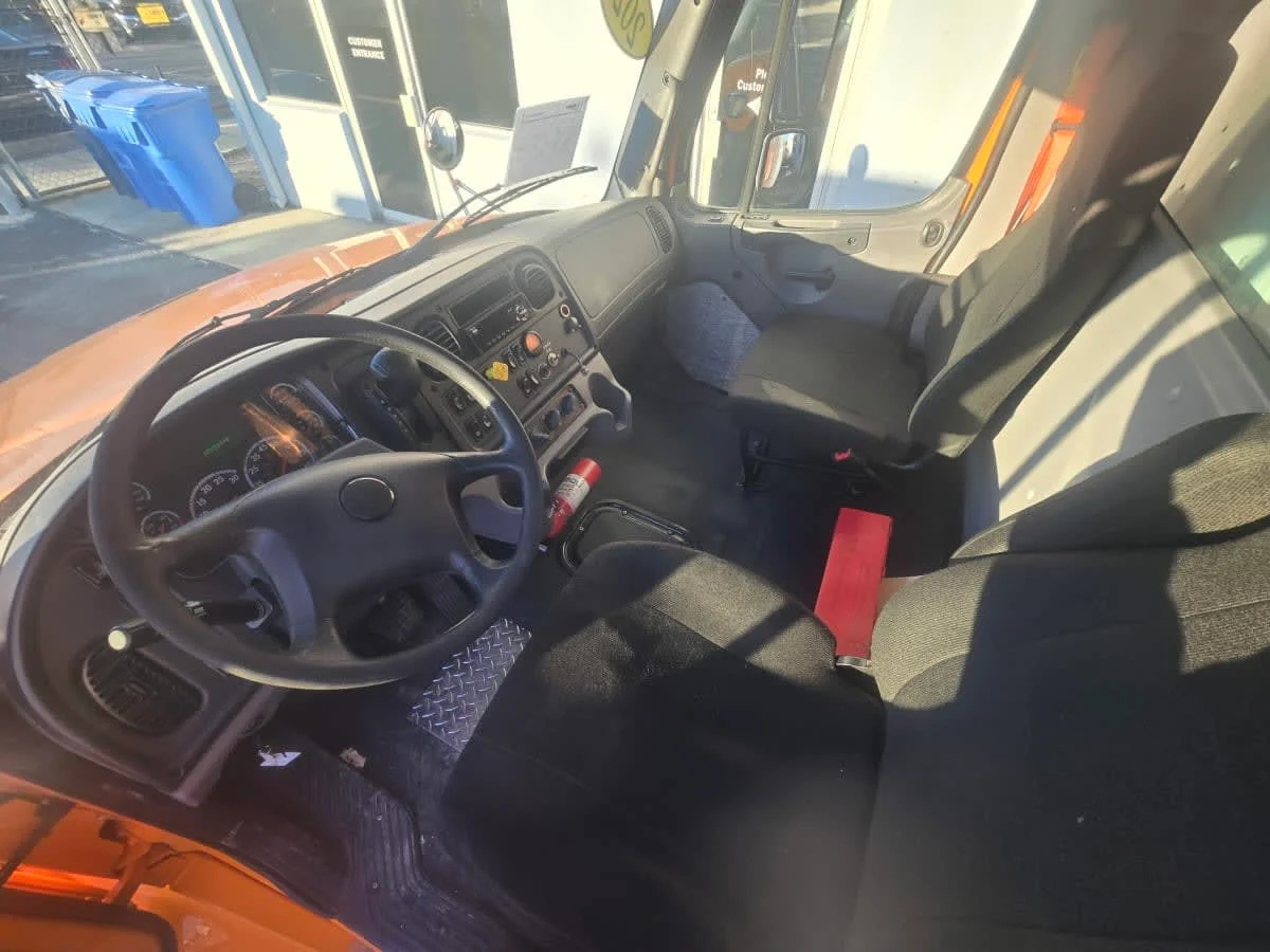 2020 Freightliner M2 106 - image 7