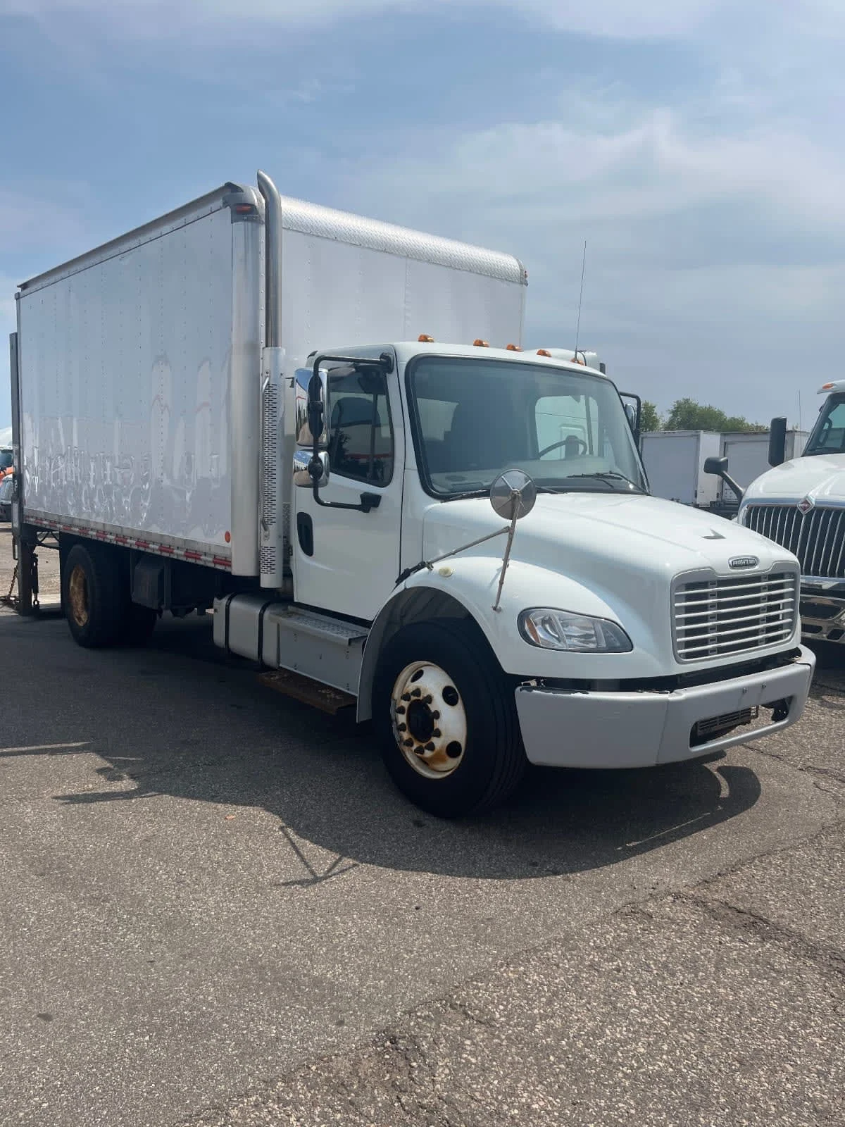 2018 Freightliner M2 106 in Minneapolis, MN — photo 3