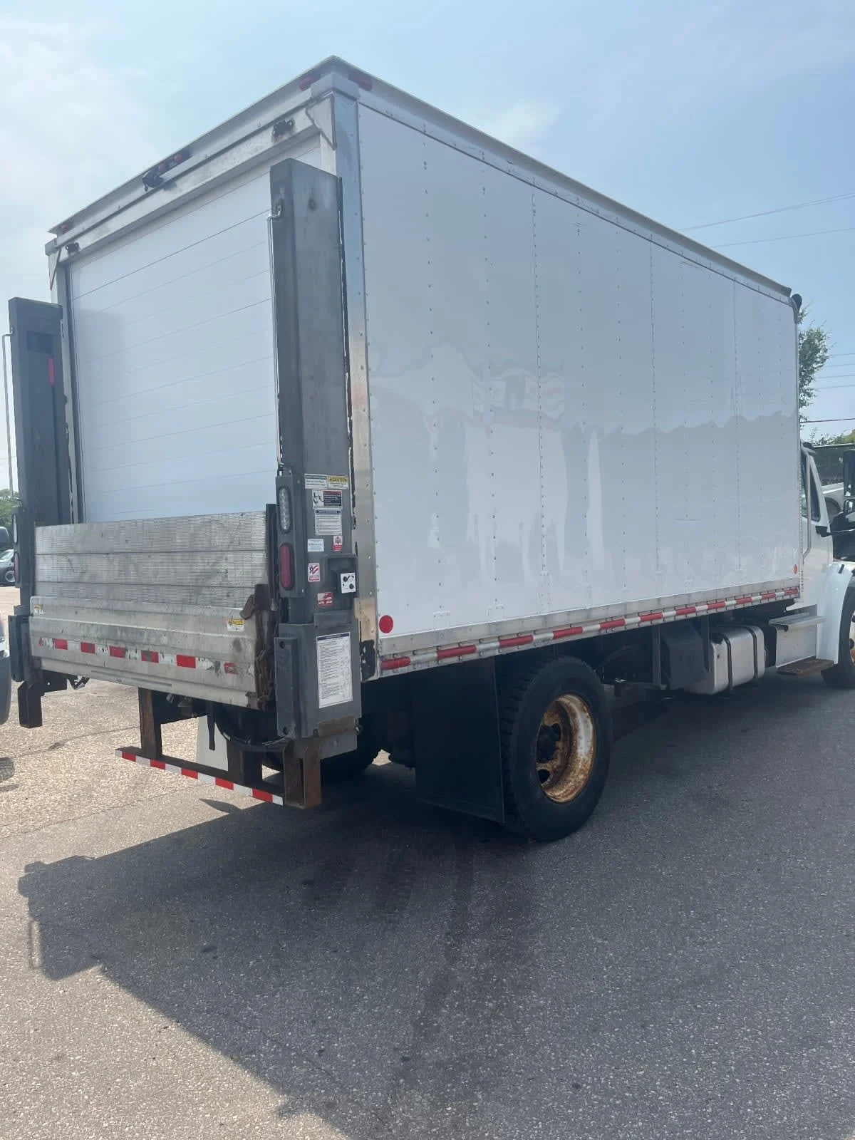 2018 Freightliner M2 106 in Minneapolis, MN — photo 4