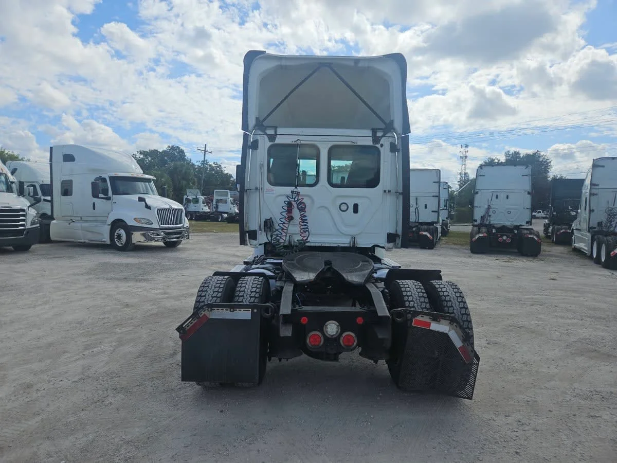 2020 Freightliner Cascadia in Orlando, FL — photo 5