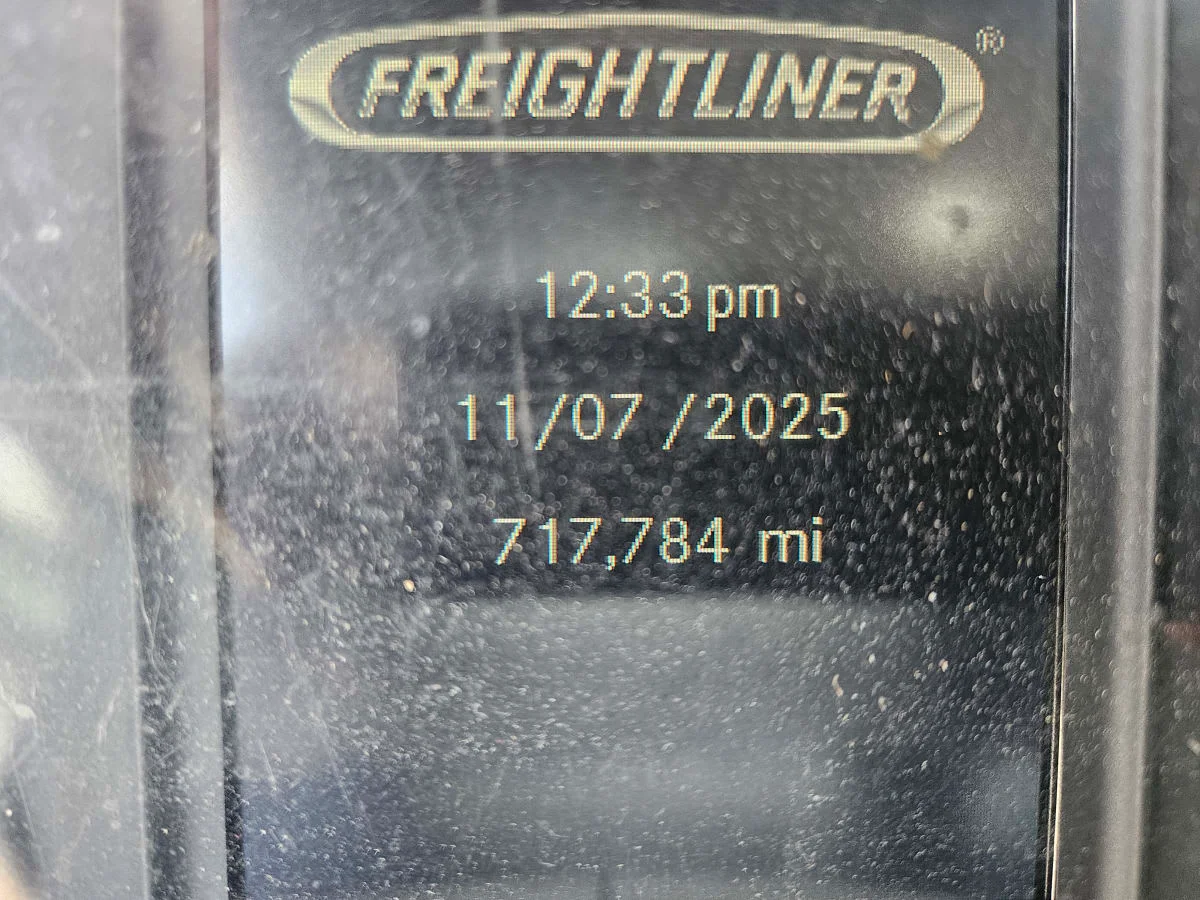 2020 Freightliner Cascadia - image 9