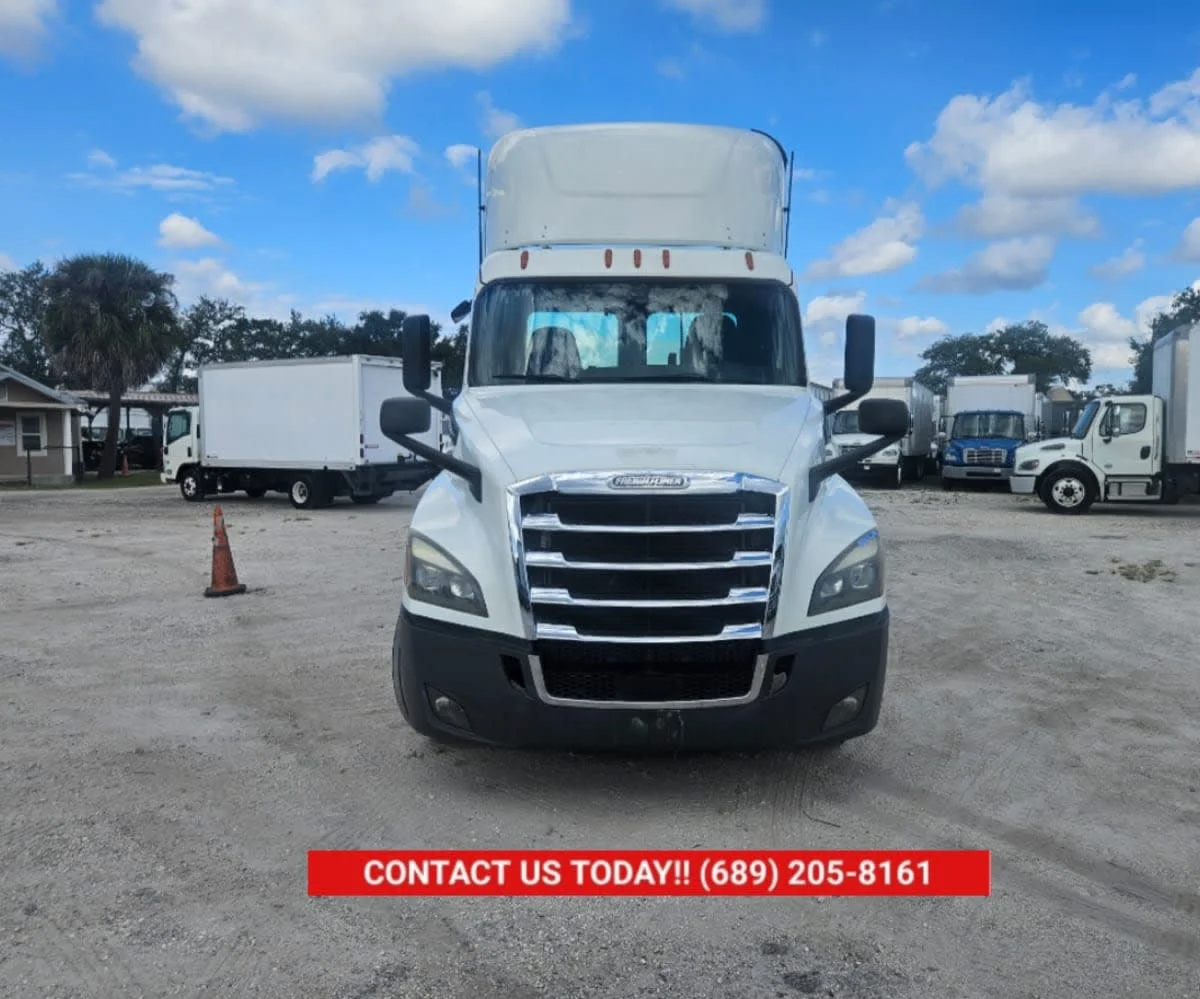 2020 Freightliner Cascadia in Orlando, FL — photo 2