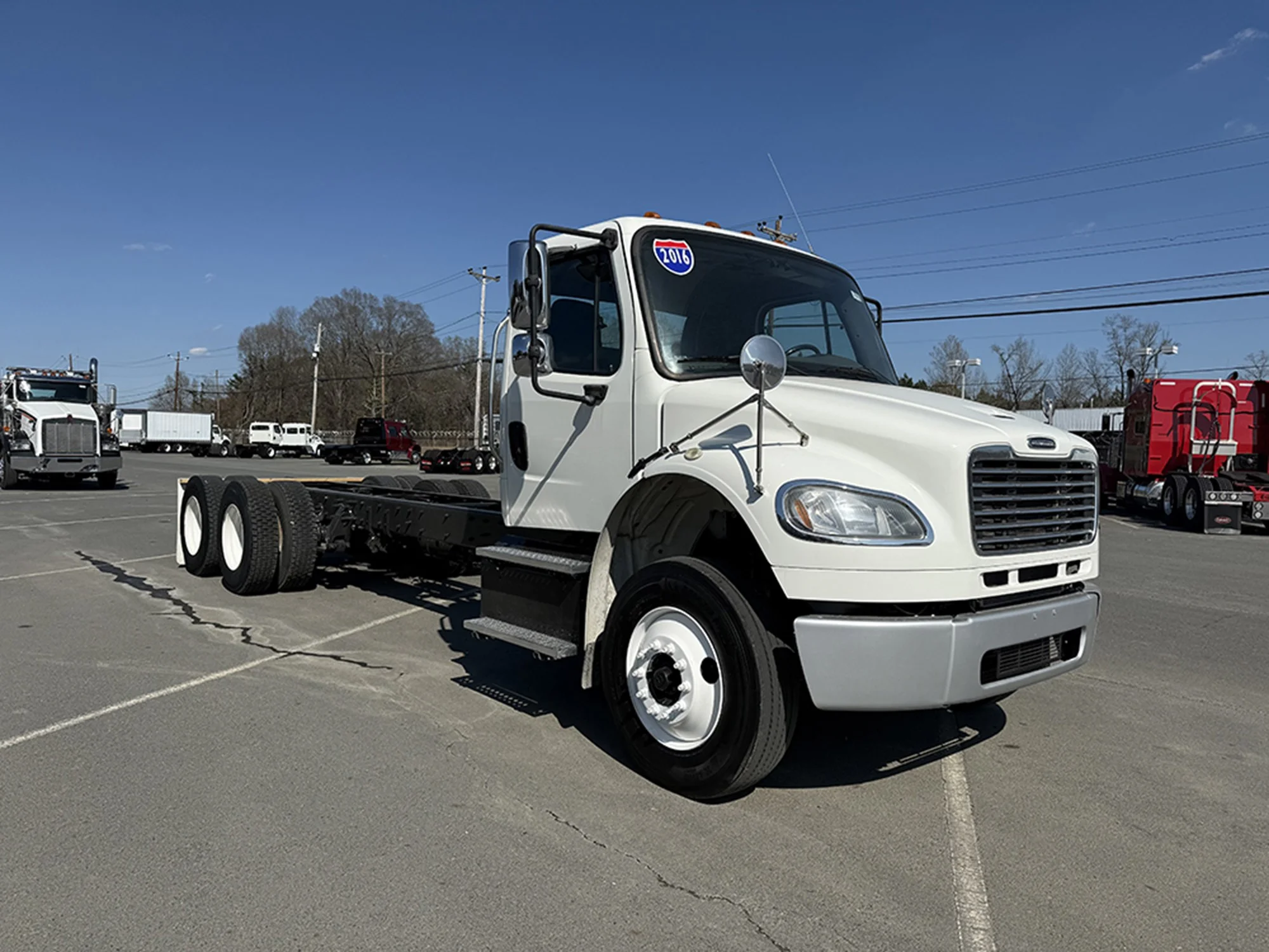 2016 Freightliner M2 106 — photo 2