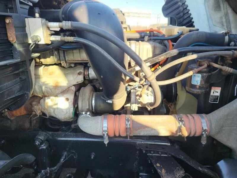 2016 Freightliner Cascadia - image 9