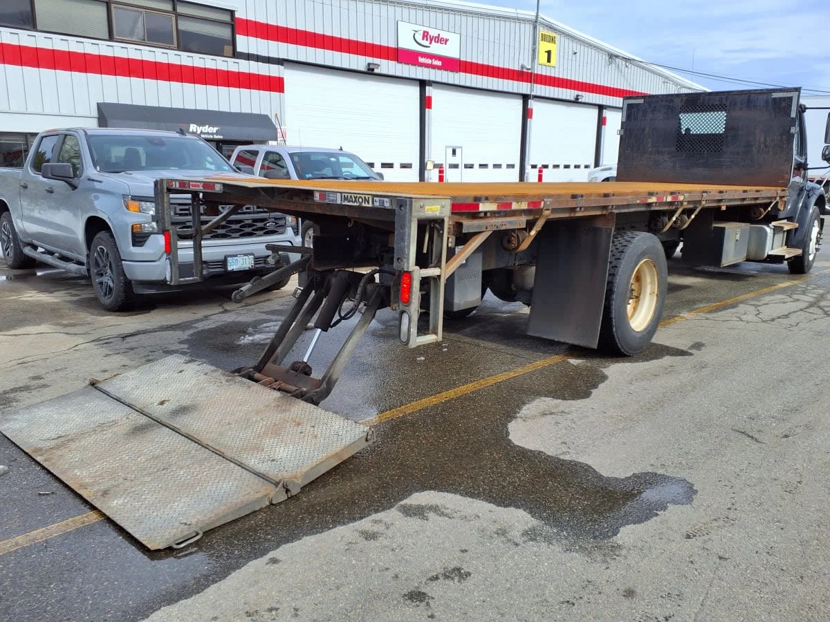 2019 Freightliner M2 106 in Salisbury, MA — photo 4