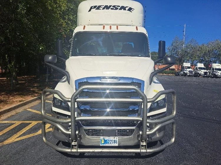 2020 Freightliner Cascadia in Atlanta, GA — photo 2