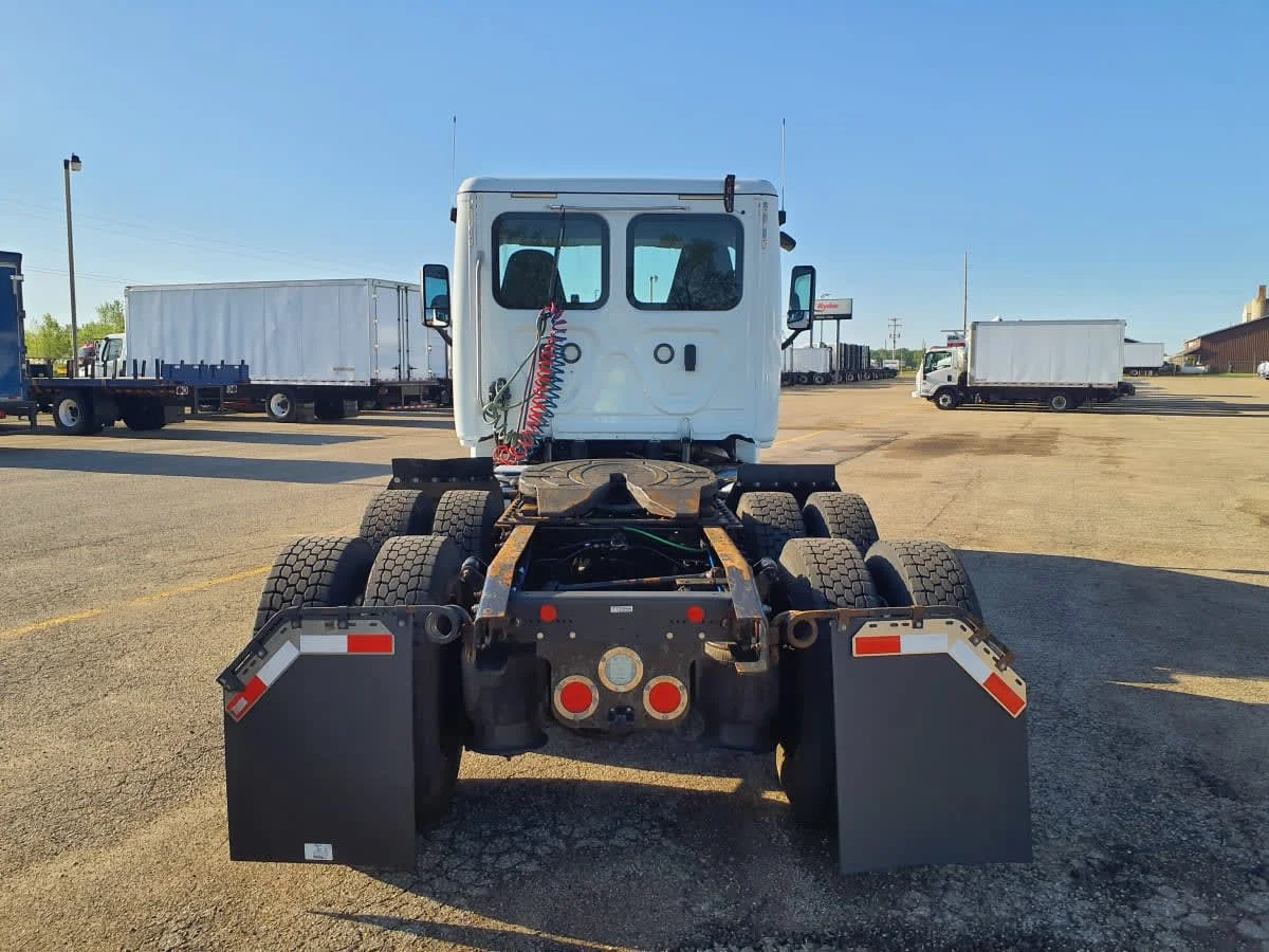 2018 Freightliner Cascadia - image 5