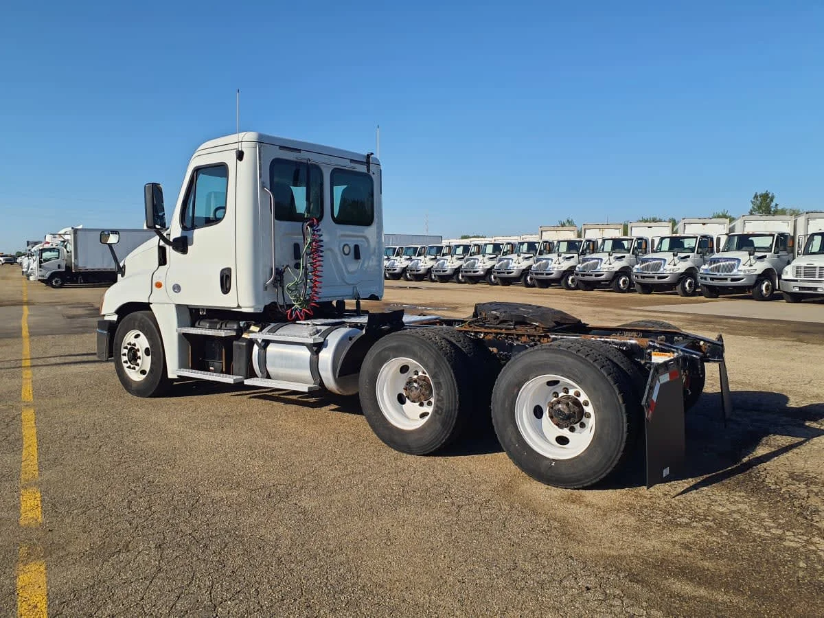 2018 Freightliner Cascadia - image 6