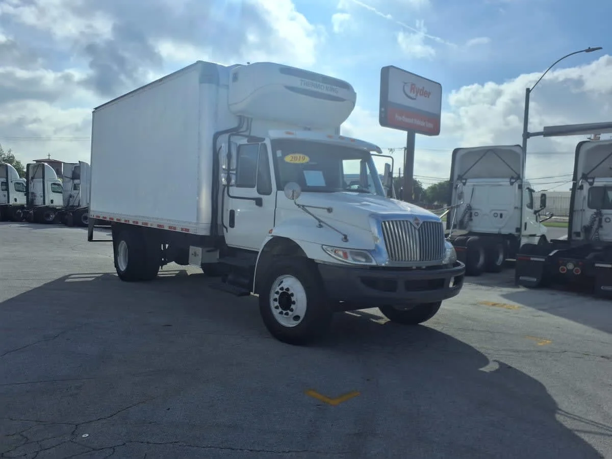 2019 International 4300 in Fort Worth, TX — photo 3