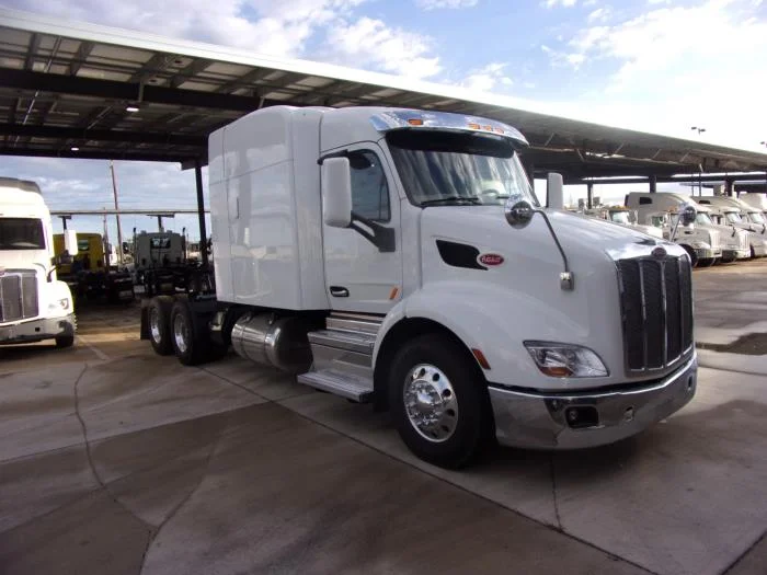 2020 Peterbilt 579 - image 3