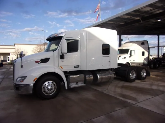 2020 Peterbilt 579 - image 2