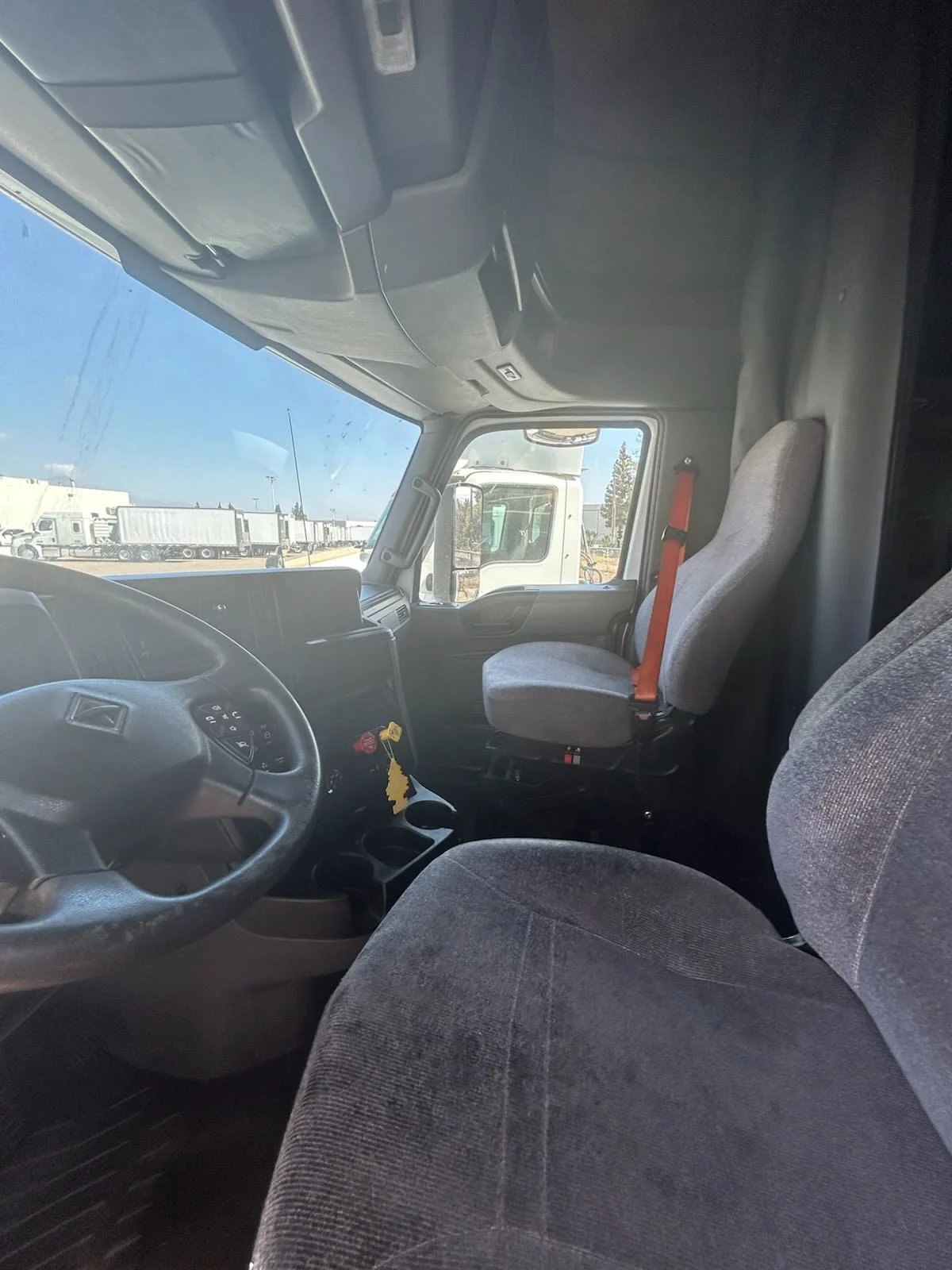 2020 International LT in Pomona, CA — photo 7