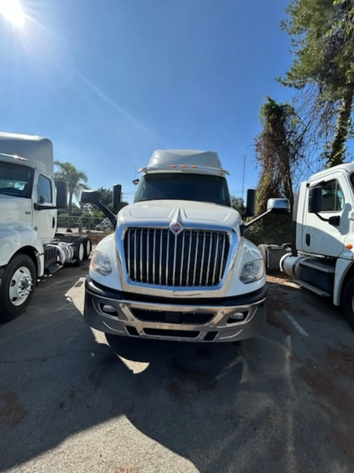 2020 International LT in Pomona, CA — photo 2