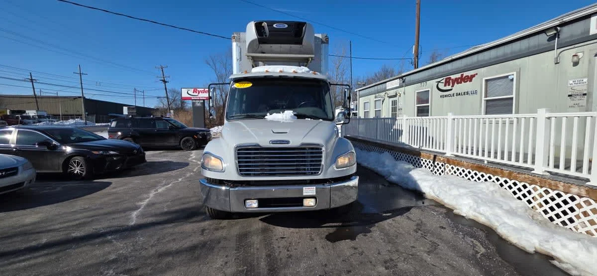 2017 Freightliner M2 106 - image 2