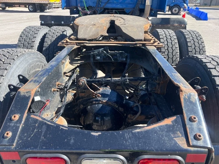 2017 Volvo VNL 300 - image 5