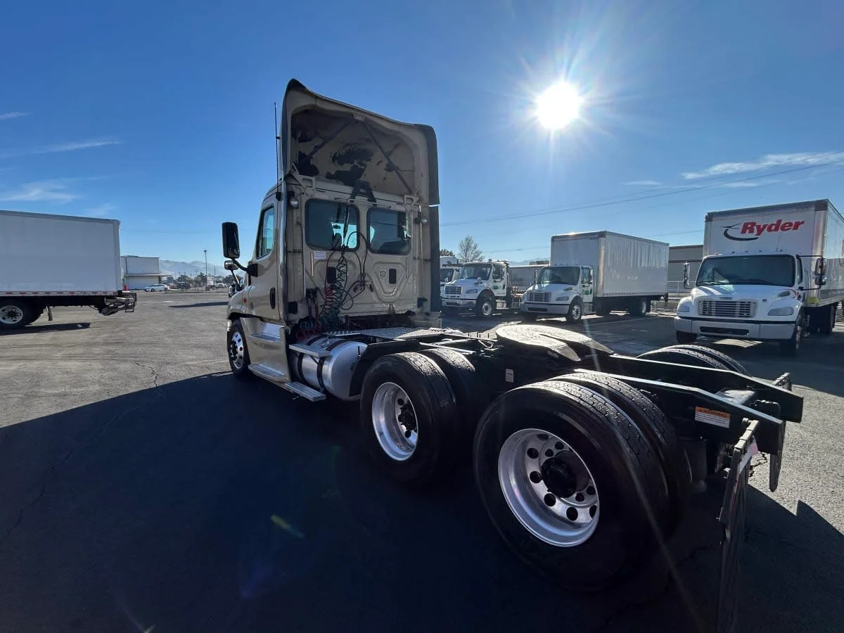 2016 Freightliner Cascadia in West Sacramento, CA — photo 6