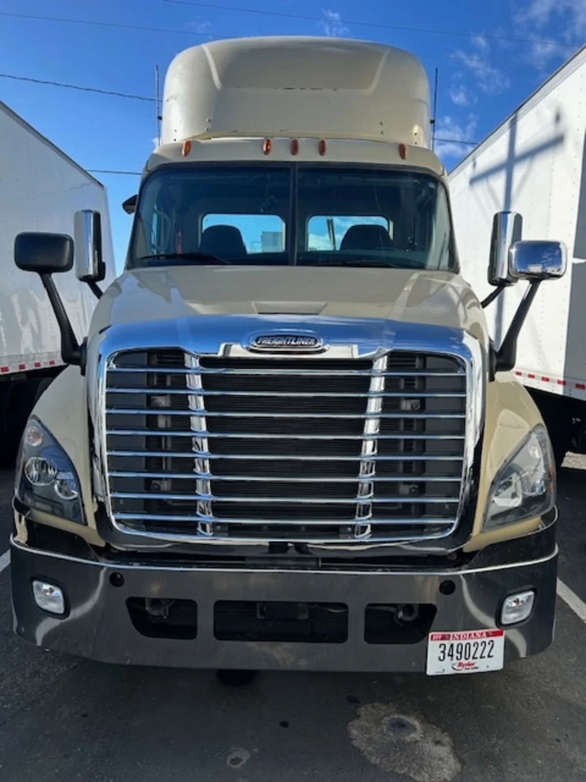 2016 Freightliner Cascadia - image 2