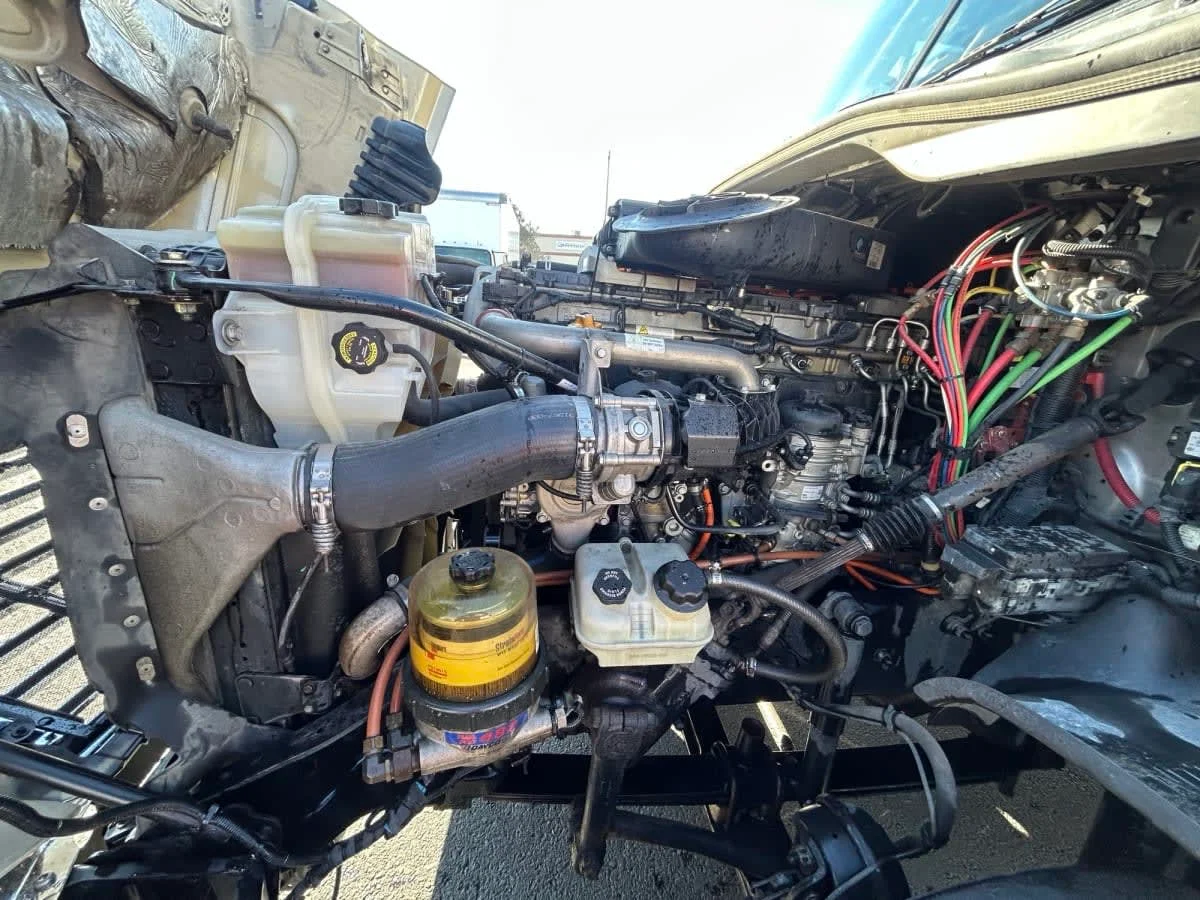 2016 Freightliner Cascadia in West Sacramento, CA — photo 8