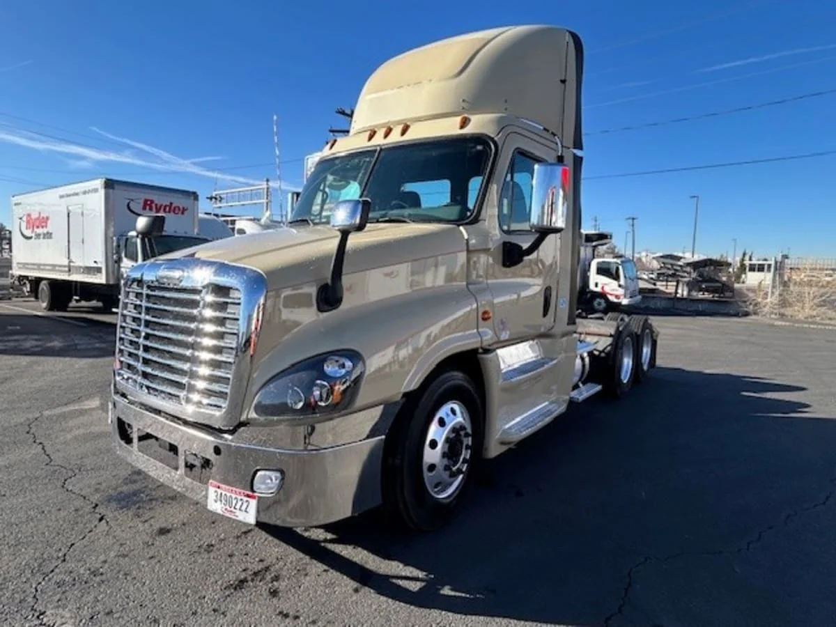 2016 Freightliner Cascadia in West Sacramento, CA