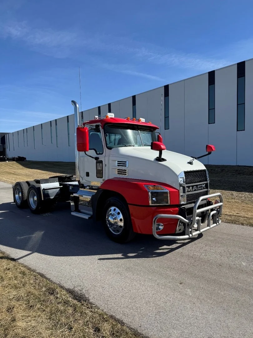 2021 Mack Anthem Daycab - image 8