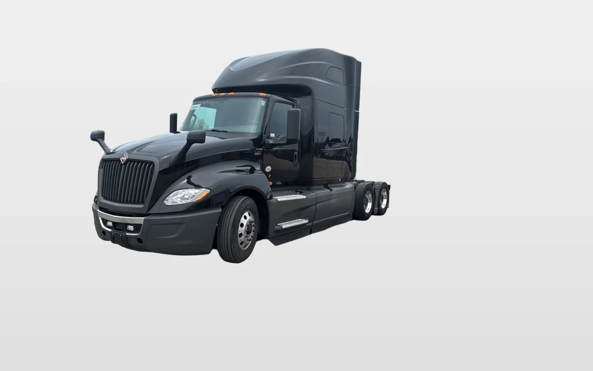 2022 International LT - image 1