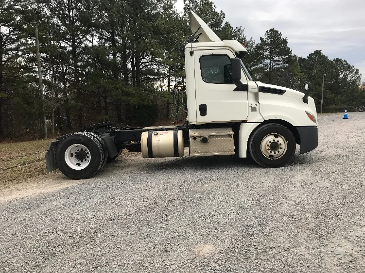 2019 Freightliner Cascadia in Morristown, TN — photo 8