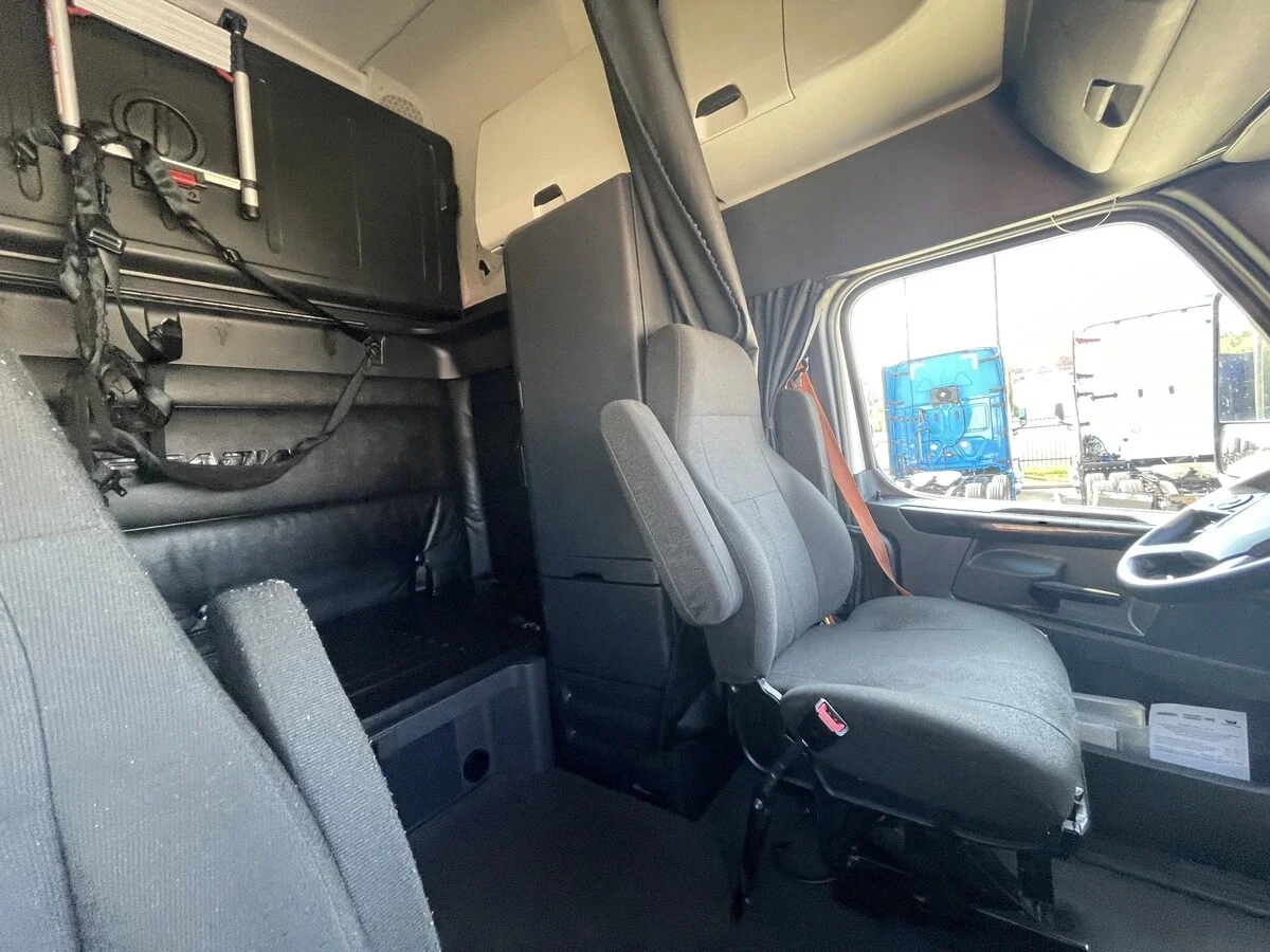 2023 Freightliner Cascadia - image 29