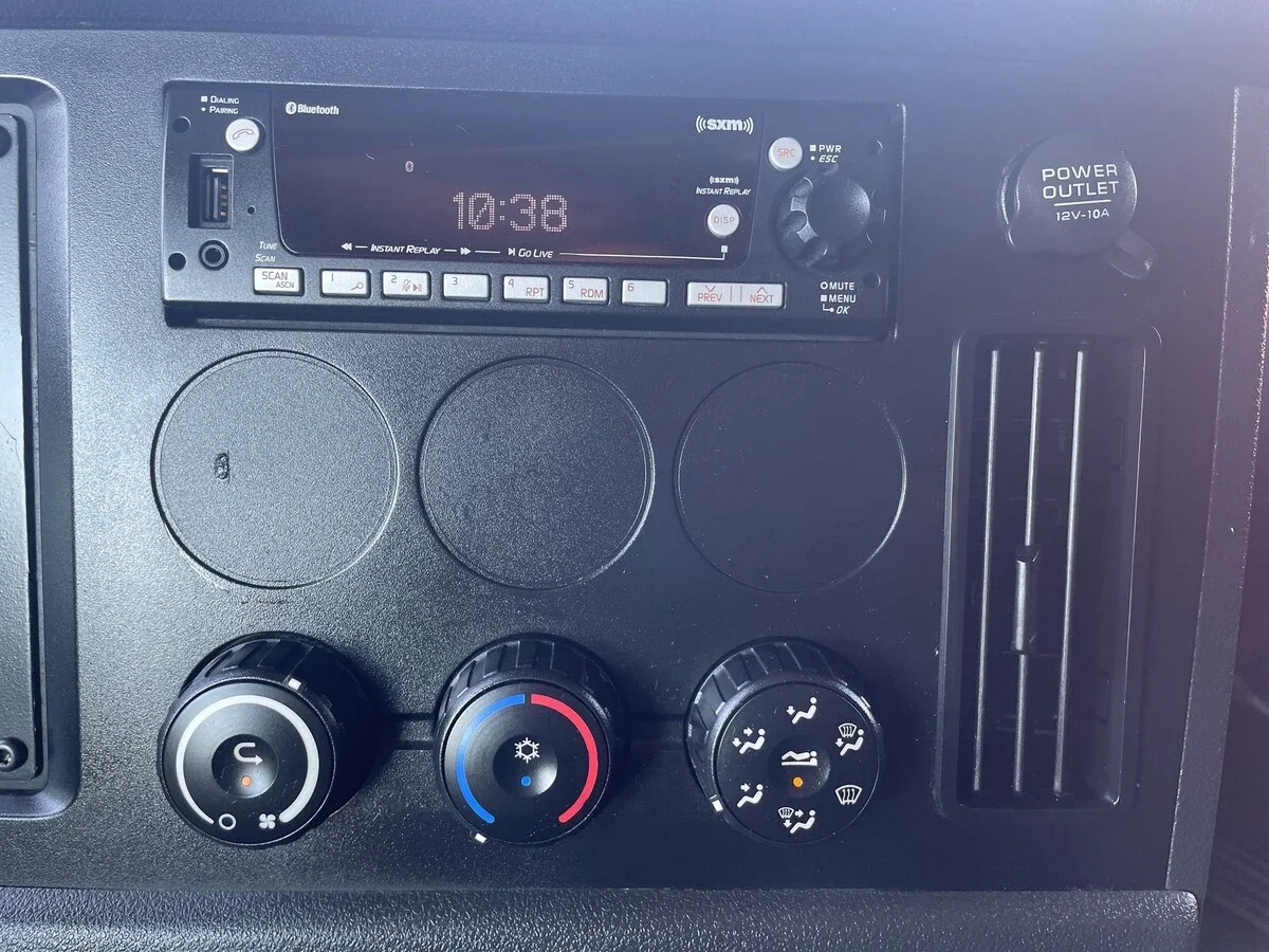 2023 Freightliner Cascadia - image 18