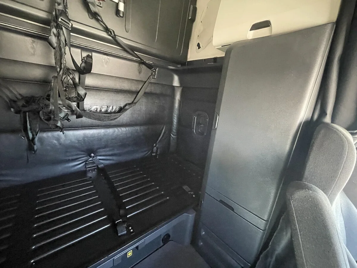 2023 Freightliner Cascadia - image 28