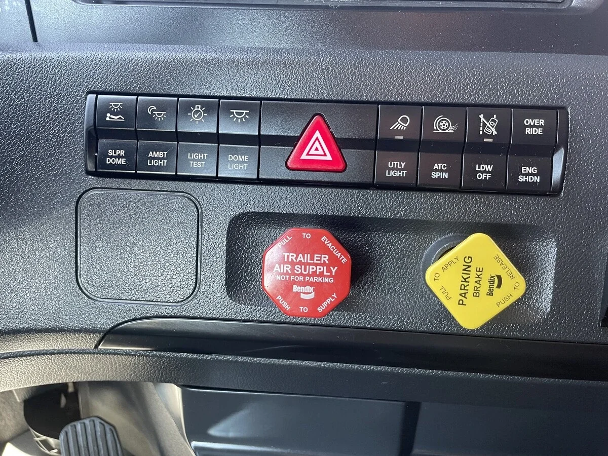 2023 Freightliner Cascadia - image 19