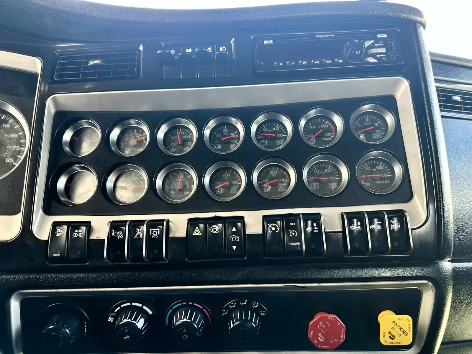 2016 Kenworth W900 in Hutchins, TX — photo 18