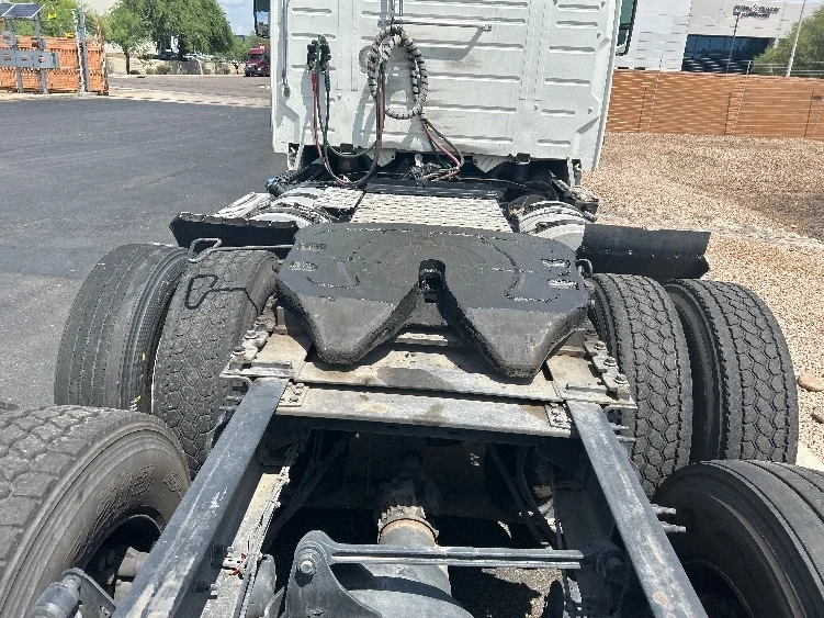 2019 Volvo VNL 300 in Phoenix, AZ — photo 6