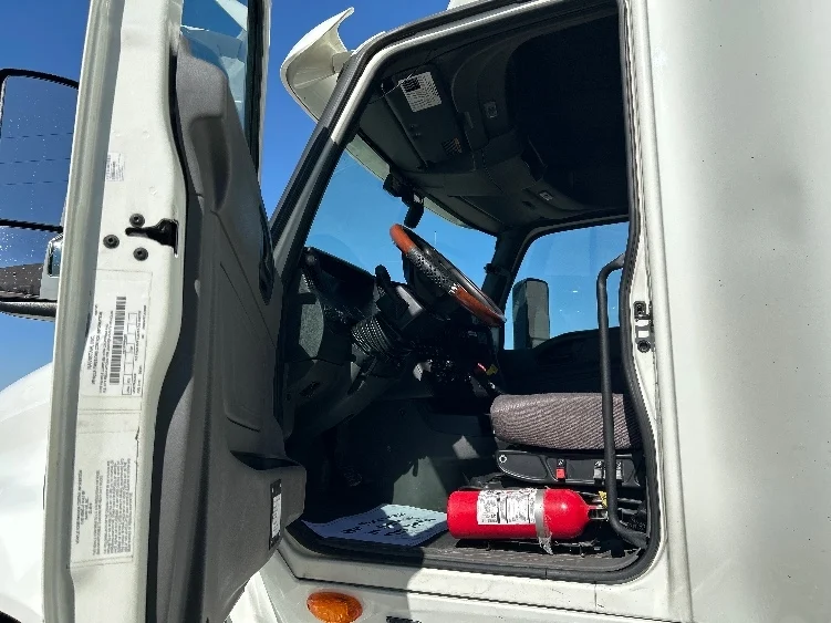 2020 International LT in San Antonio, TX — photo 9