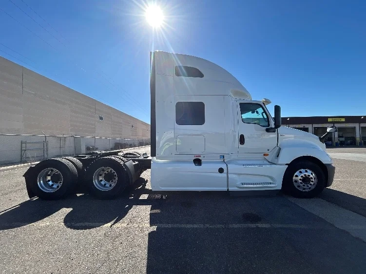 2020 International LT in San Antonio, TX — photo 8